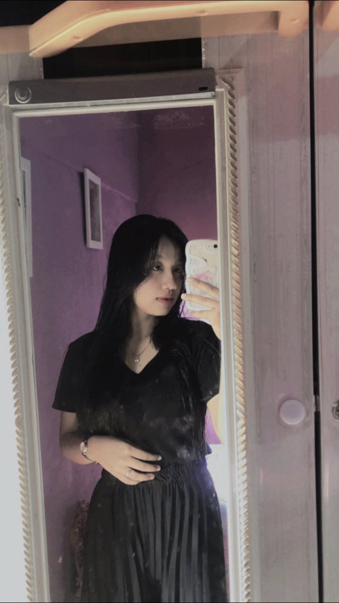 naddzzz_'s tweet photo. Miror say biar tau yang jelek yang mana 😂 https://t.co/aUFrGqJViu