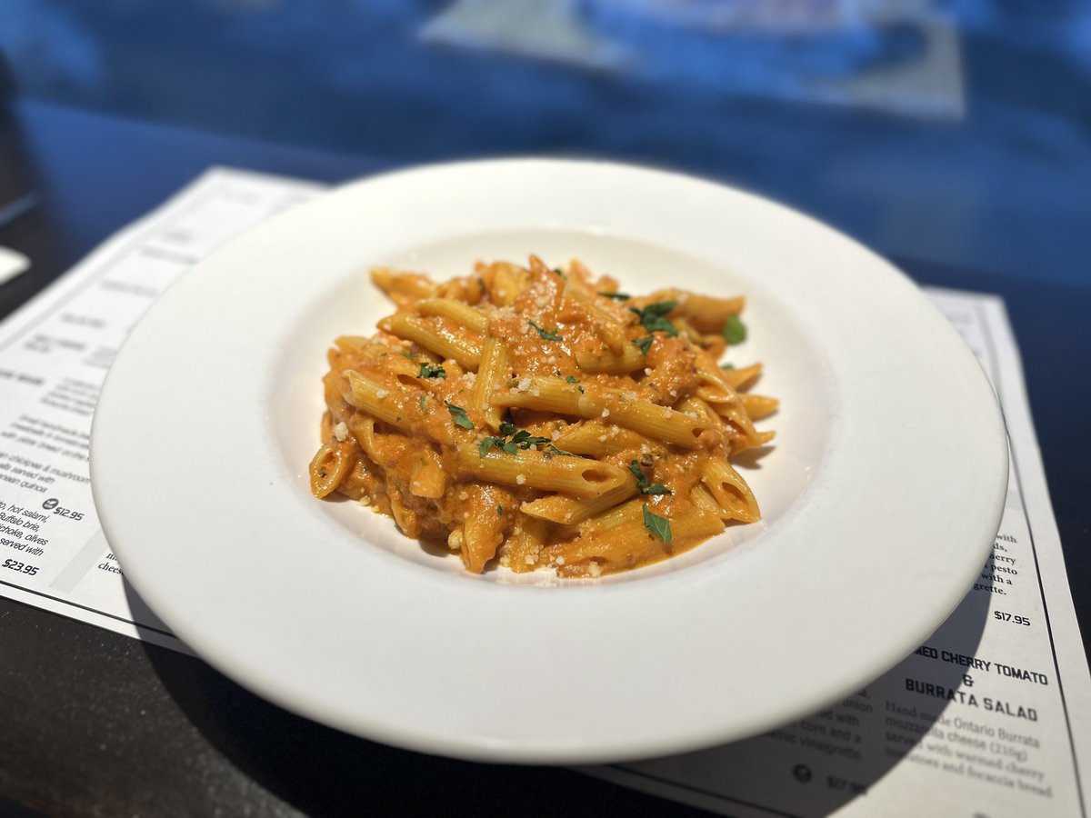 Goodbye to spaghetti aglio e olio and hello to penne alla vodka! Starting tomorrow, this delicious dish will be available on its own or with the option of adding crispy prosciutto or chicken.  850togo.com 📲 416-503-0850
💻 850degrees.ca