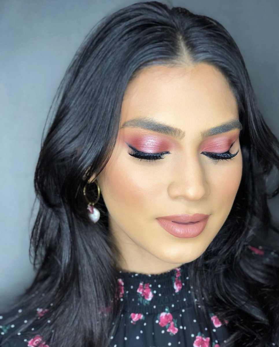 ProfusionCo's tweet photo. Heart eyes for this pink glam 😍 @_salmasmakeup used our Mauves palette to create this soft makeup look 💗
Shop our everyday Mauves palette online!
___________________
#profusioncosmetics #profusion #everydaymakeuplook #softmakeup #pinkeyeshadow #bbloggers #makeupmafia #drugst https://t.co/4iwghoJu1q