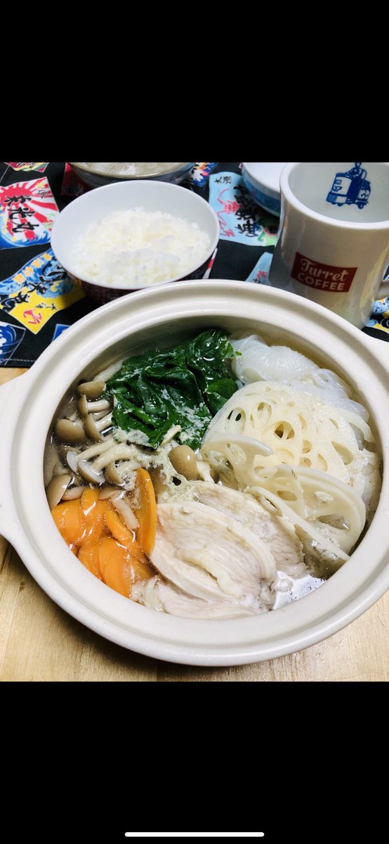 YukariSakamoto's tweet photo. Mizutaki chicken and vegetables. #nabe #donabe #hotpot #japanesefood 

https://t.co/hdSi6W8D8N https://t.co/DbMIsvWNWq