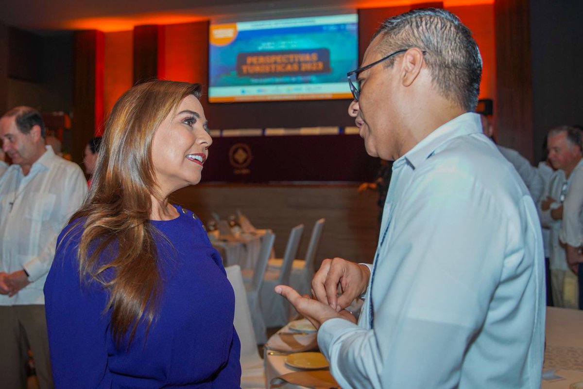 Me da mucho gusto compartir con las y los jóvenes de la universidad <a href="/AnahuacCancun/">Anáhuac Cancún</a>, eventos en los que se incentiva la educación en temas turísticos. #QuintanaRoo es un referente a nivel mundial en este sector..