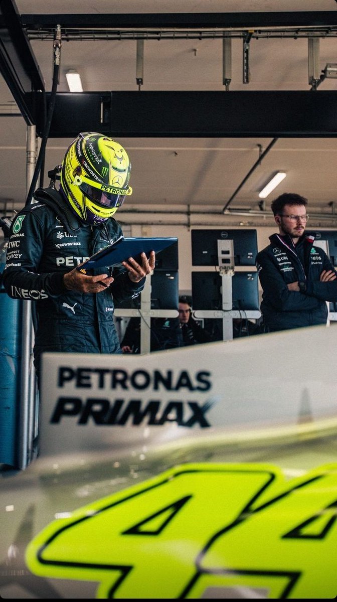 LH44_Lisa's tweet photo. @MercedesAMGF1 @LewisHamilton @PET_Motorsports @amgmotorsport The things we love to see ❤️ Man's like superman but better #SuperHAM 😉 https://t.co/McN5NHqRwS