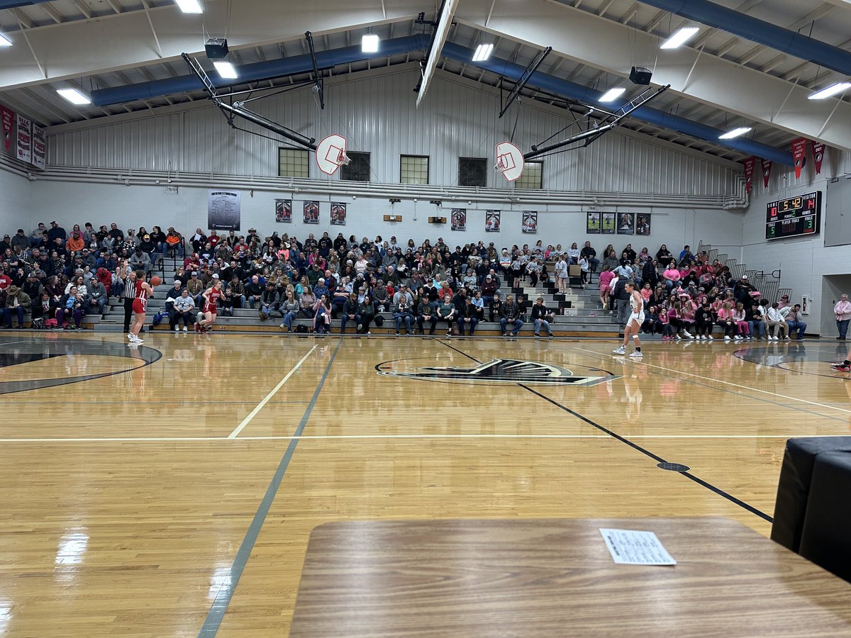 FalconsTf's tweet image. Packed house tonight! ⁦@WayneJHHS1⁩