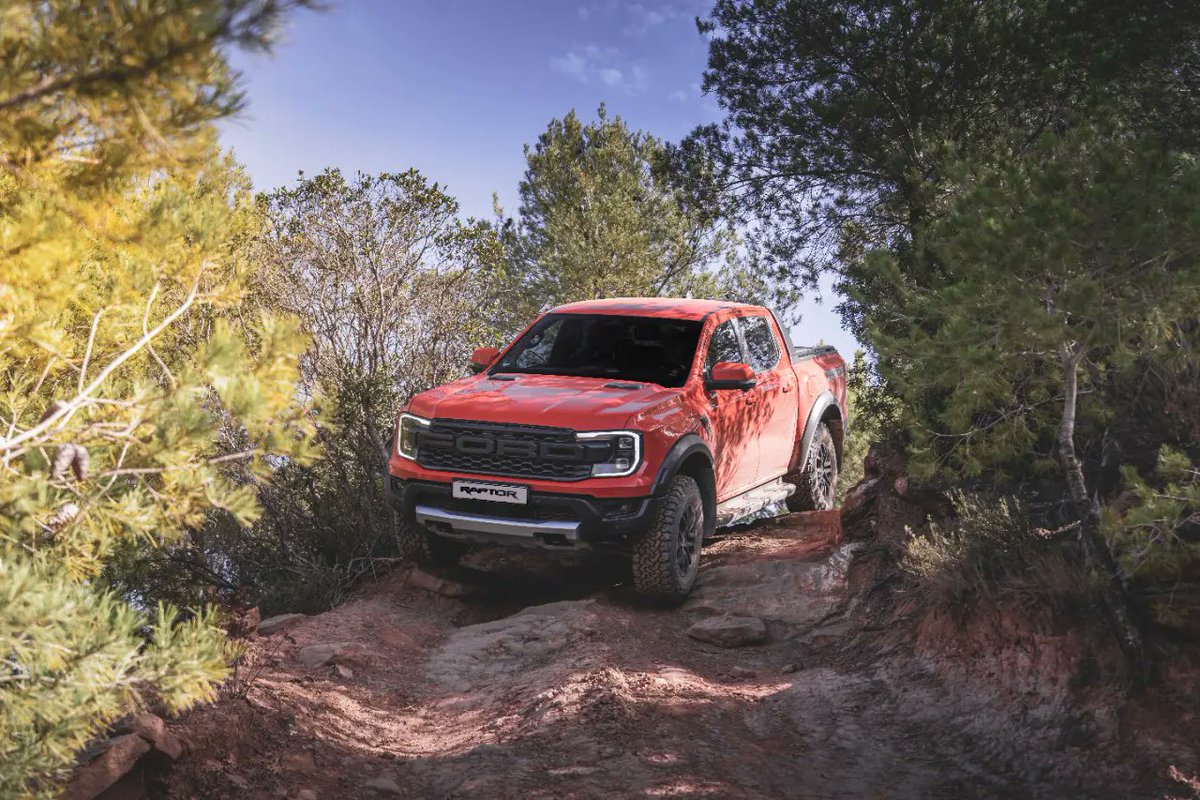 autodinamicomx's tweet photo. ¡Hace su aparición en el territorio mexicano! 🚙🦖

La completamente nueva @FordMX #RangerRaptor llega a los concesionarios de nuestro país y este es su precio ---> https://t.co/QhiZYuzkvo https://t.co/Sz4dBg8pq4