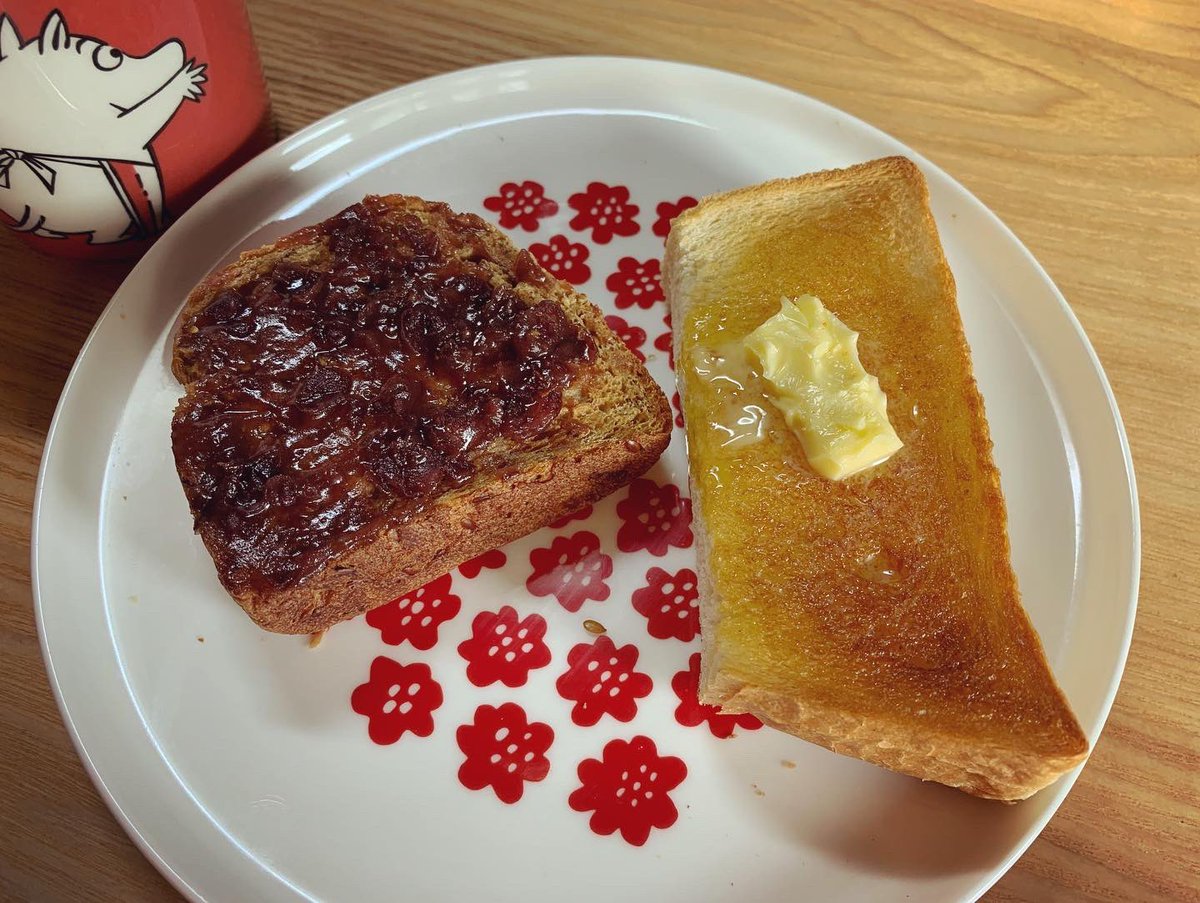 palkinoko's tweet photo. 今日の朝ごはん＊冷凍しておいたユヌクレさん(@uneclef)のユヌカレと、きなこと亜麻仁のパン。ユヌカレはもちろんめちゃめちゃ美味しいのだけど、きなこと亜麻仁のパン、亜麻仁のプチプチが楽しくてクセになる😋
#おうちごはん
#朝ごはん
#ユヌクレ
#uneclef https://t.co/5UkTWY1nYV
