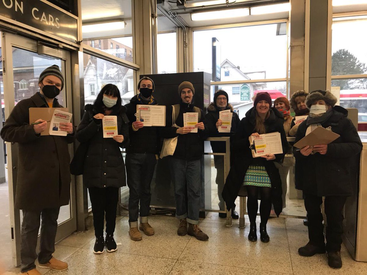🥳 The @progresstoronto team at Main Street Station this evening, spreading the word about #TTC service cuts and helping transit riders in #BeachesEastYork take action. Add your name here: ttcriders.ca/budget2023