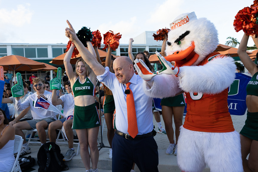 univmiami's tweet photo. Thrilled to have @jimcramer and the @MadMoneyOnCNBC team at #umiami for a Q&amp;A with students and the filming of tonight’s episode of Mad Money with Jim Cramer. https://t.co/tlL2SEPCWK
