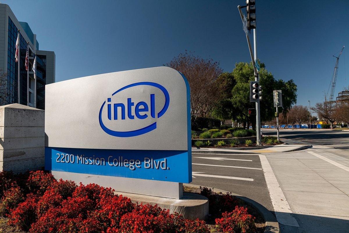 AmgadSweidaan's tweet photo. live and breath #INTEL https://t.co/J7qXXrQMnA