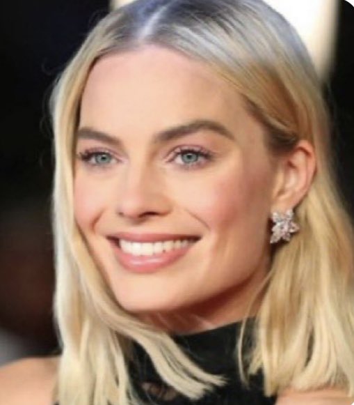 BushLeague101's tweet photo. Per TMZ, Bartolo Colon is now dating A-list actress Margot Robbie https://t.co/h7lKHXiBEs