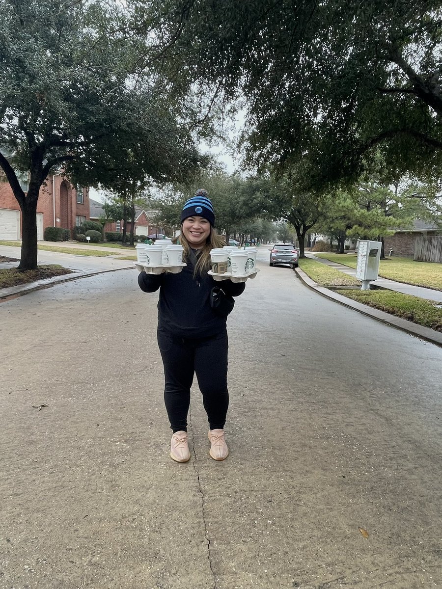 EsmeSTX's tweet photo. Keep calm and #winter on - WE bring the #fiber to you! 🌐💙🤝#fiberbolts #stxspeaks #gigillionares @ChristineHuynh_ @JeremiahSchmit5 @attjoeg @ATT_isaac @Attdguz @georgesosaATT @sam__sotelo https://t.co/cgy05XPMCJ