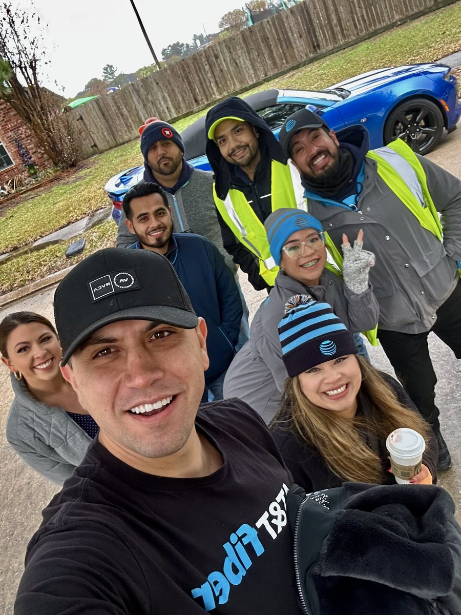EsmeSTX's tweet photo. Keep calm and #winter on - WE bring the #fiber to you! 🌐💙🤝#fiberbolts #stxspeaks #gigillionares @ChristineHuynh_ @JeremiahSchmit5 @attjoeg @ATT_isaac @Attdguz @georgesosaATT @sam__sotelo https://t.co/cgy05XPMCJ