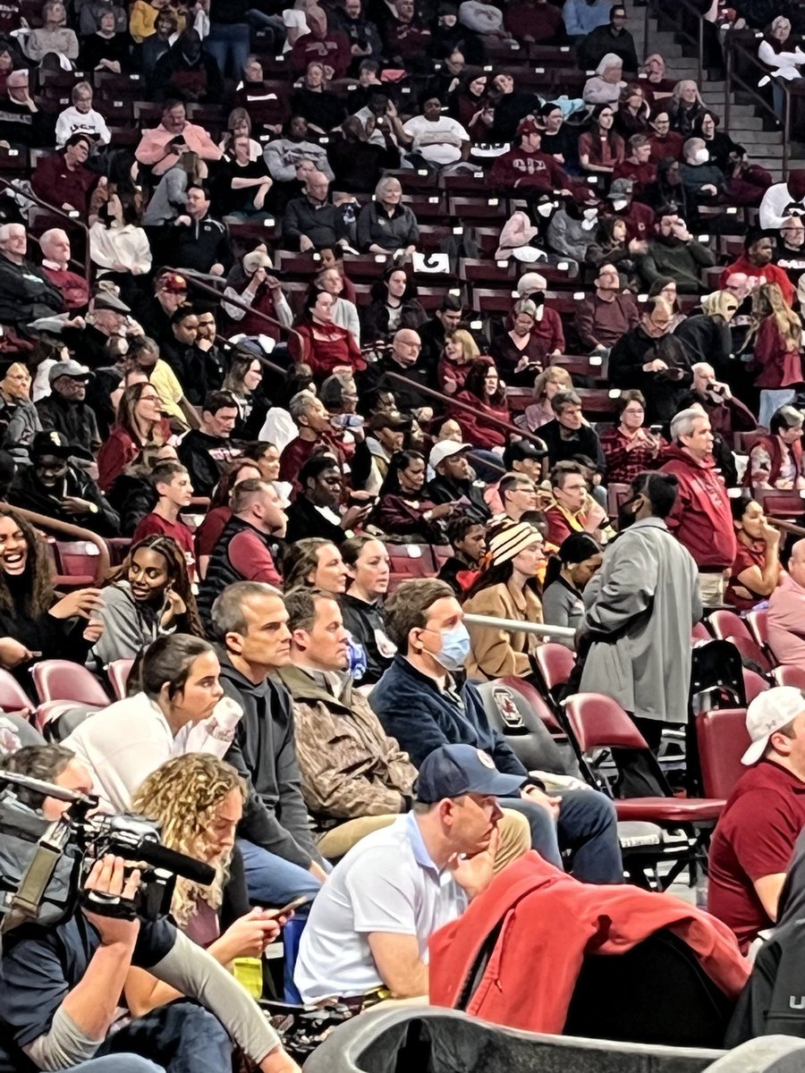 🏀Hoping the Lady Gamecocks get another win tonight. So far, so good…Great to see A’ja Wilson and Shane Beamer at Colonial Life!