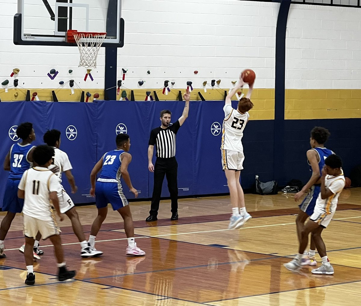 RaebelAngie's tweet photo. The JV boys basketball team played the Capital City Cavaliers tonight at the Helias tournament. The boys fought until the end, but came up short 32-50. #fultonproud @FPSActivities https://t.co/6V5t3CEY92