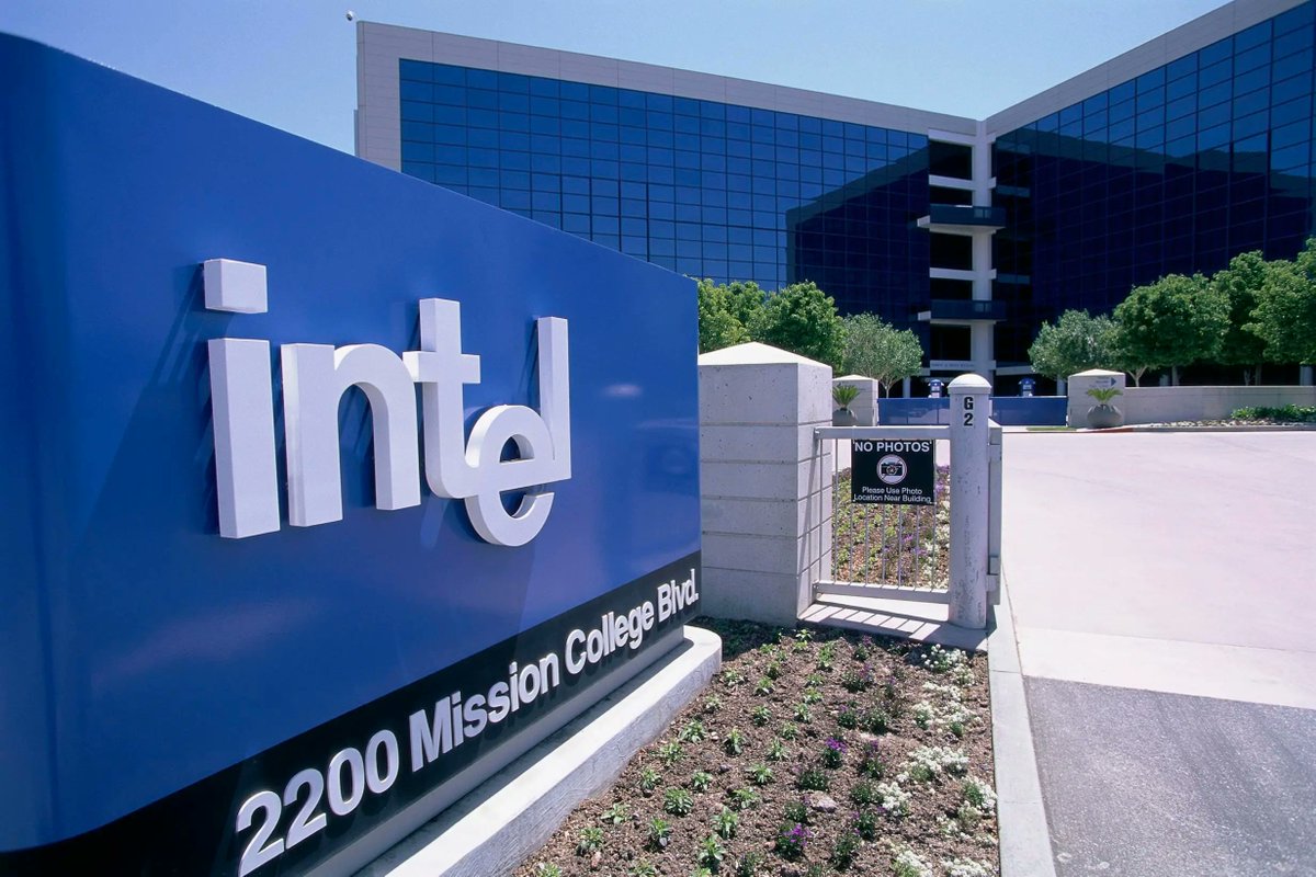 AmgadSweidaan's tweet photo. live and breath #INTEL https://t.co/TsoDjlFK7e