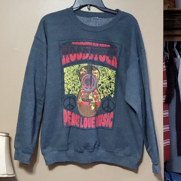 chrimanb's tweet photo. So good I had to share! Check out all the items I'm loving on @Poshmarkapp from @77suzyc #poshmark #fashion #style #shopmycloset #earthbound #truereligion #gildan: https://t.co/gxcR1K64Qf https://t.co/SwgT70jkZj