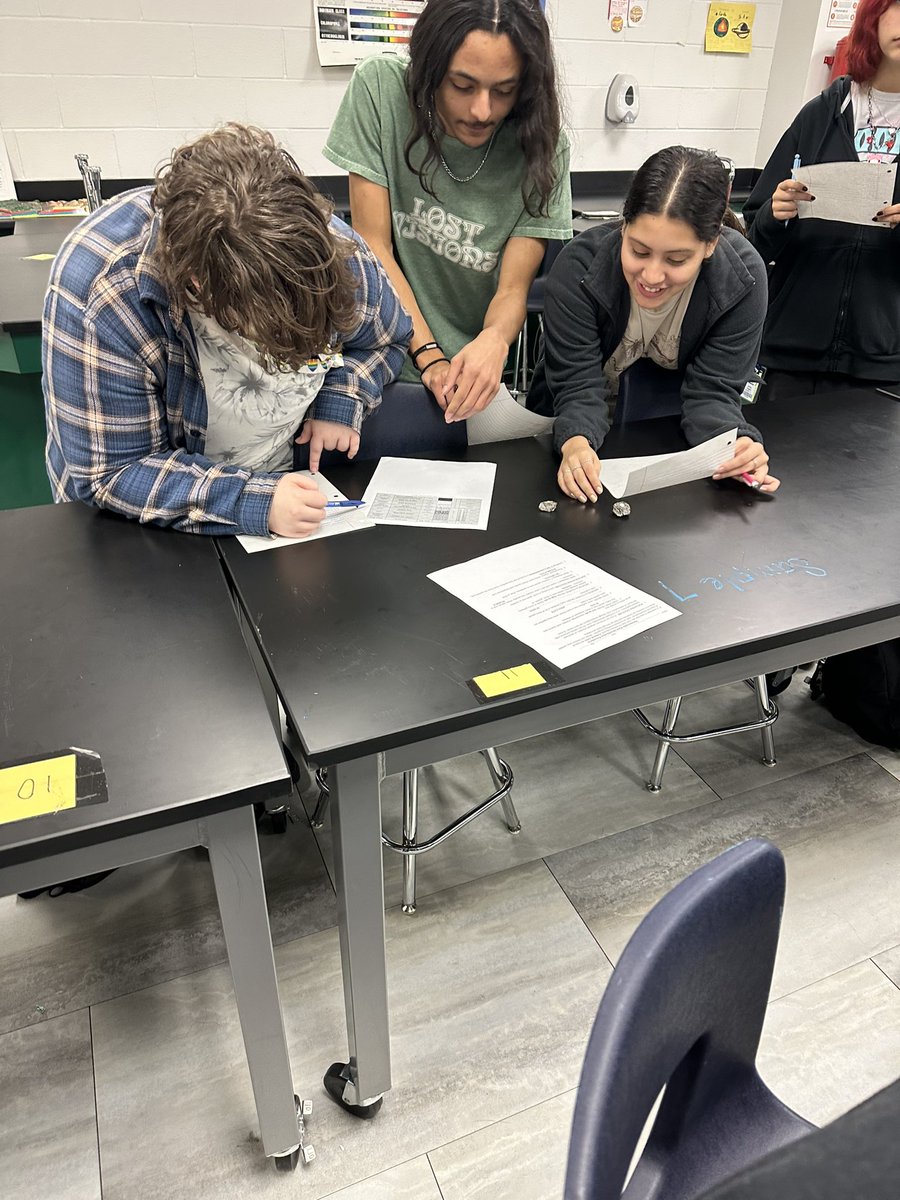 mrs_sosa_8891's tweet image. Learning how to identify rocks in Earth and Space science. #scienceteacher #mchs #maydeforthis