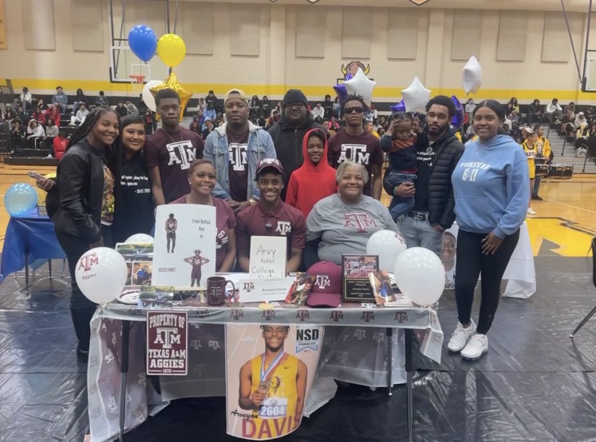 Officially a Aggie 👍🏾
Let’s work @aggietfxc 

-I really want to thank GOD, and everyone who has supported me up to and past this point , jobs not finished . 

 @TXMileSplit @aggietfxc 
#aggie #aggieland #trackandfield
#gigem #committed #explorepage #ncaatrack #trackguys #tamu