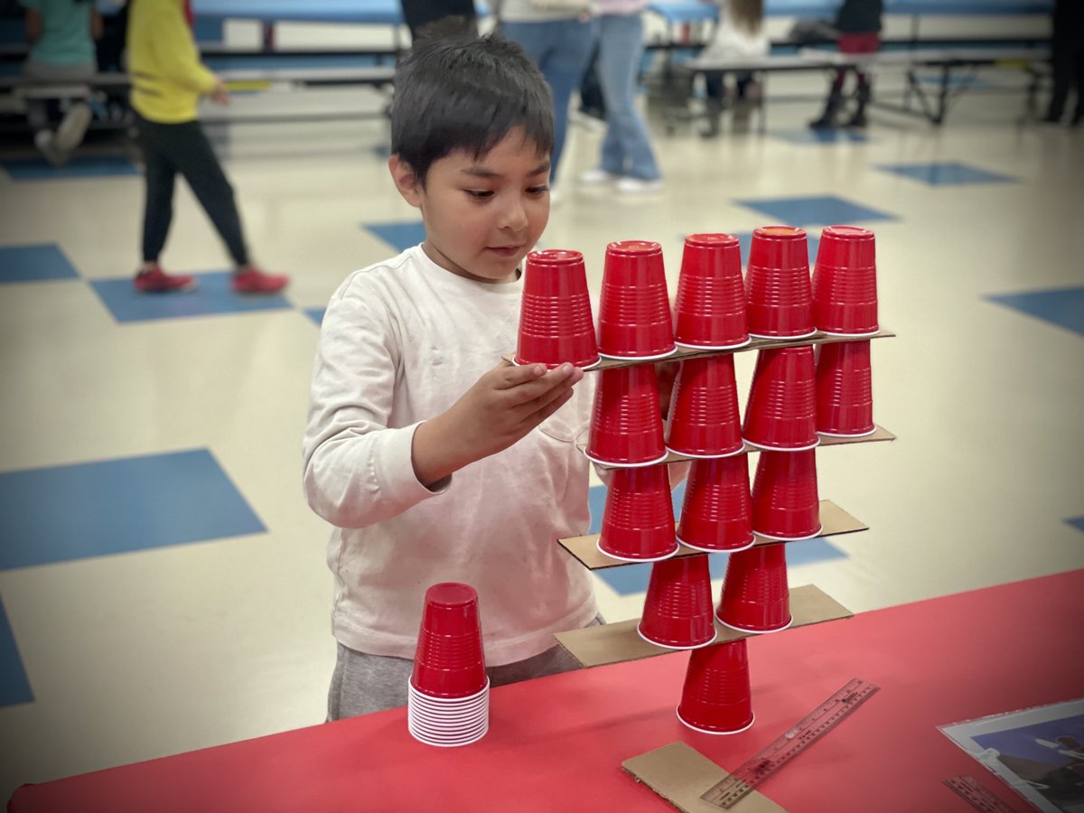 Our Thunderbirds are enjoying STEAM Night! Come on down and check out the activities and Animakerspace! ⁦@ValVerdeUSD⁩ ⁦@ValVerdeSupt⁩ ⁦<a href="/dhenderson_sci/">Doug Henderson</a>⁩ ⁦<a href="/ValVerdeE_VVUSD/">ValVerdeE_VVUSD</a>⁩