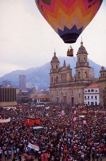 Plaza de Bolívar de Bogotá - en 1985.

Créditos a su autor
