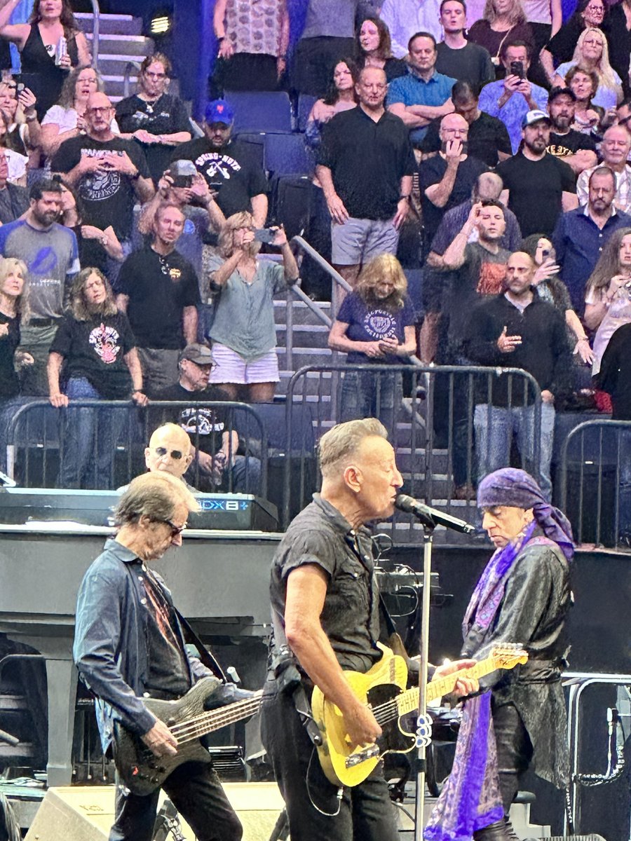 waynemadeit's tweet photo. Bruce Springsteen and The Legendary E Sterrt band opening night of the 2023 concert tour in Tampa, Fl. Everyone sounded great, looked great and full of energy to play for 2:43 straight @SpringNuts_ @StevieVanZandt @MVZaGoGo @nilslofgren @gwtallent @jakeclemons @springsteen https://t.co/eIdNs22QtH