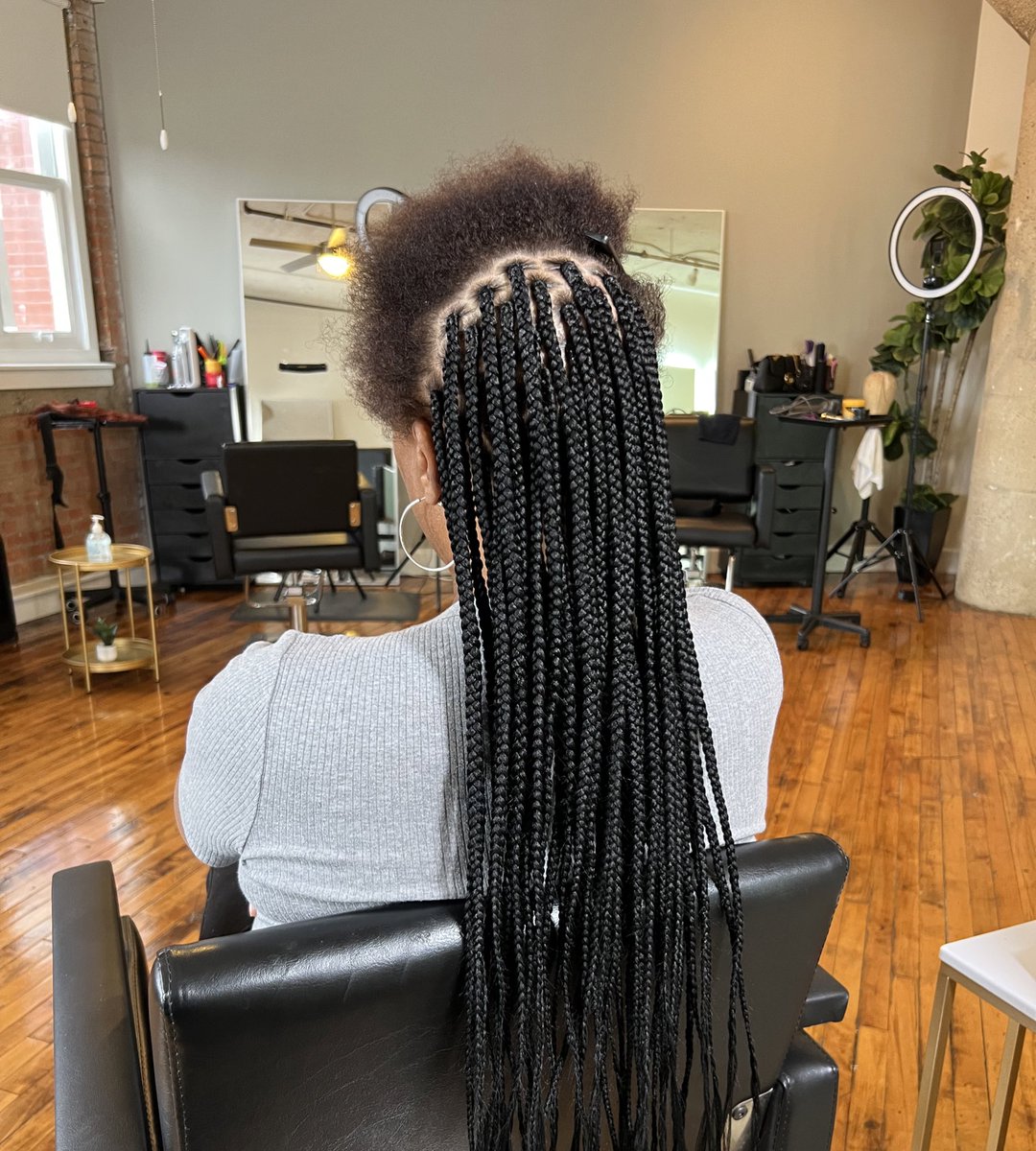 letaatii's tweet photo. braider located in dallas 

instagram/ @hairbyletaati

#Dallas #dallasbraids #dallashair #dallasluxury #dallasluxurystylist https://t.co/eXRTZ6c59o