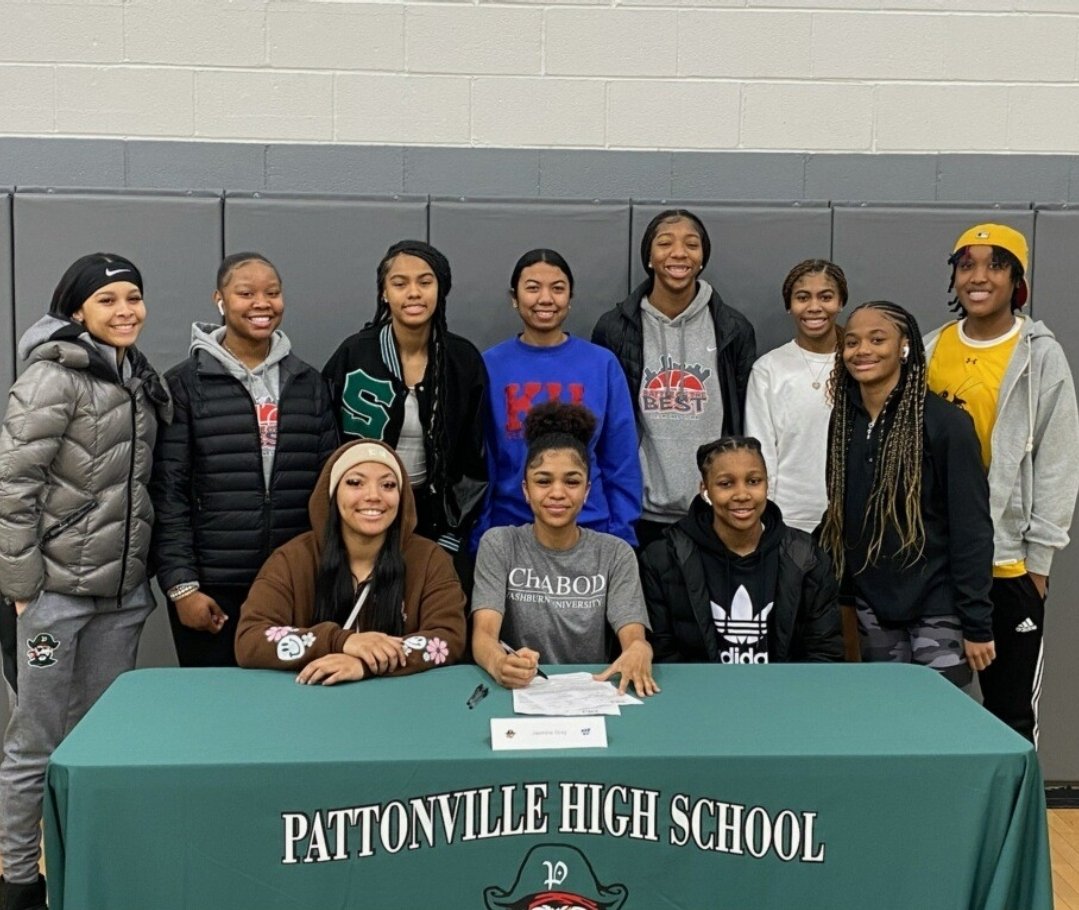 truck0820's tweet photo. Congrats to '23 @MissouriPhenom, @GrayJasmine5, on signing her NLI to @IchabodWBB. Relentless worker/baller headed that way!! 💪🏾 #STL https://t.co/Kwfv5HTQOe