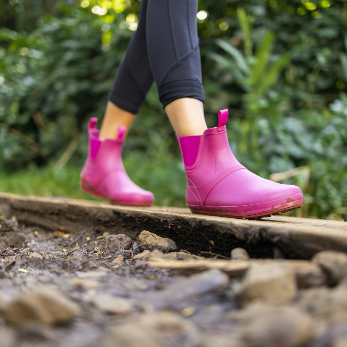 XeroShoes's tweet photo. Snow or rain? There's a minimalist boot for you! ❄️ ☔ 

Read writer Olivia O'Bryon Mackey's @Forbes roundup of boots for the family that includes the #xeroshoes Alpine #snowboot and Gracie #rainboot: https://t.co/VE7UjLkwKh https://t.co/ZBrzqiyyyz