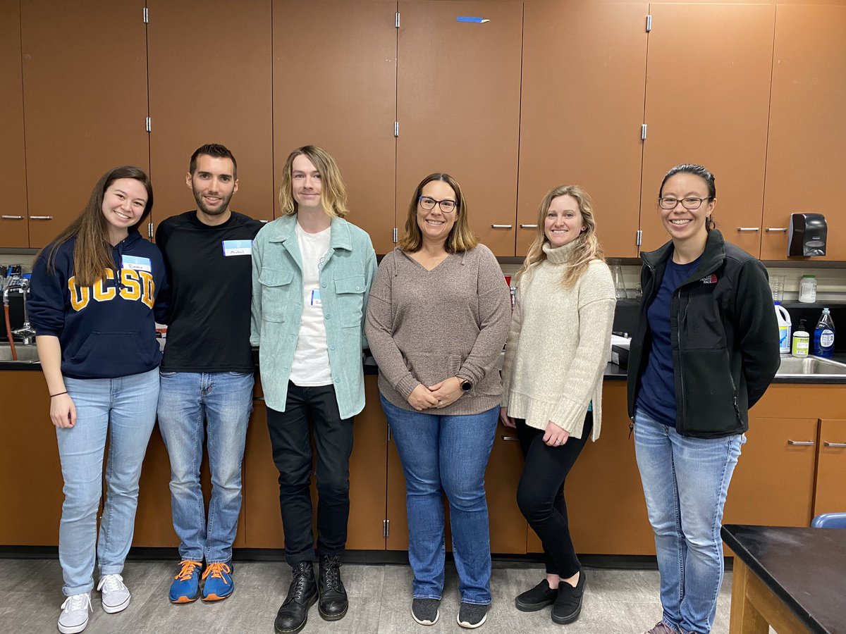 KomorLab's tweet image. We had a blast this week at @uchighsd  where we took over Mrs. Bosch’s Medical Interventions class to teach her students about #CRISPR and #baseediting! The students were given bacteria suffering from “GFP-itis” and successfully cured them with an ABE!