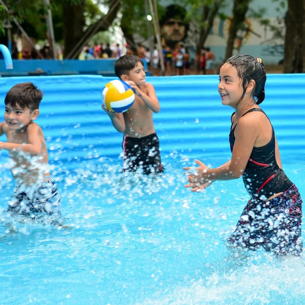 nico_mantegazza's tweet photo. ☀️ Comenzó el programa Todos al Agua para instituciones socio culturales y deportivas, en el Polideportivo Municipal Padre Mugica, donde podrán disfrutar de la pileta municipal y diferentes actividades recreativas.

@SVmunicipio https://t.co/d8znZ6KvQ9