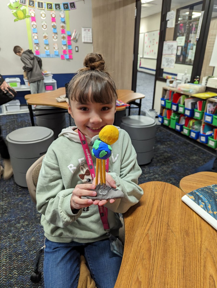 I love when my students take what we learn in class and continue it at home. This sweet friend made her own model of the Sun, the Earth, and the Moon! Then she brought it to school to show it off #learningneverstops <a href="/KISDMcElwain/">McElwain Elementary</a>