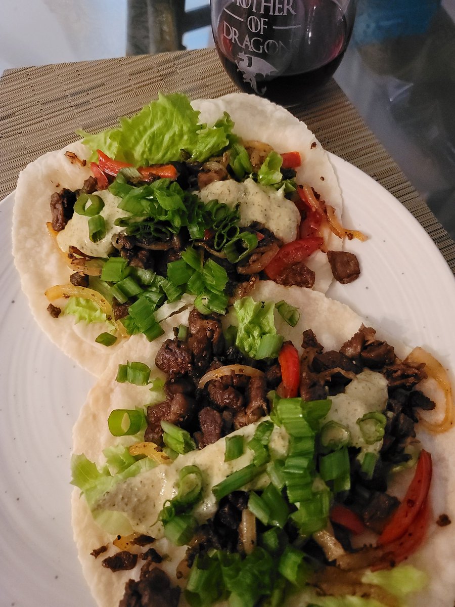 MyGFVeggieLife's tweet photo. When your friends comment on your dietary restrictions with "what do you eat, air?" but your dinner looks like this!  Mission GF Tortillas, @beyondmeat steak, sweet peppers, onions &amp; lettuce topped with @bitchinsauce &amp; green onions
#glutenfreevegetarian
#glutenfree 
#vegetarian https://t.co/WanbvbGg9a