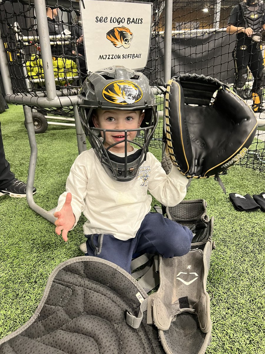 Thought this picture was perfect for #NationalCatchersDay 🥎😍