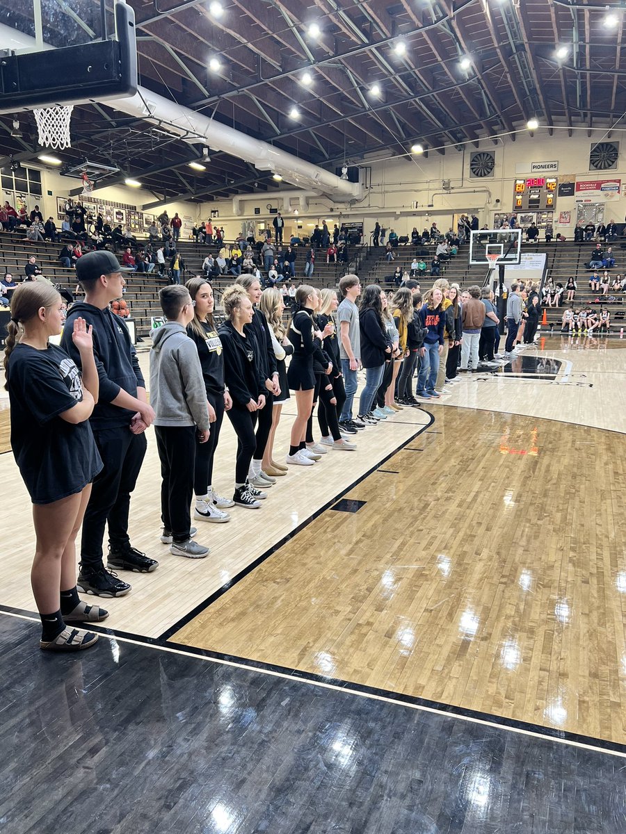 124 Fall Semester 4.0 students recognized tonight!! 💪🏼
#GreatKids 
G🟡 PI⚫️NEERS!!