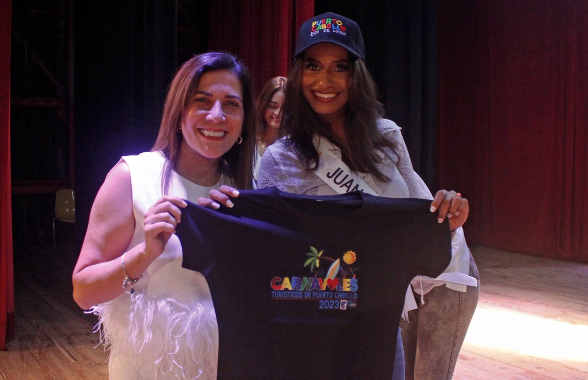 apuertocabello's tweet photo. Las Candidatas al Reinado de los Carnavales Turísticos Puerto Cabello 2023 recibieron de manos de nuestras Primera Combatiente @MaDanielaDiaz31 las franelas y gorras que las hacen parte de este concurso de belleza. @JCbetancourt72 #SomosBeisbolSomosPasión https://t.co/9cHa64bPBH