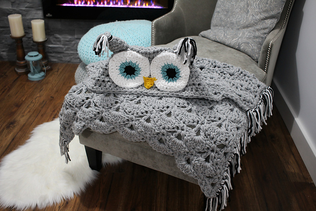 knithacker's tweet photo. This Hooded Owl Blanket is Super Cute - Crochet Pattern Available! 👉 https://t.co/nvfia1ZNJ0 #crochet #handmade #giftideas https://t.co/5i3YIKuOcF