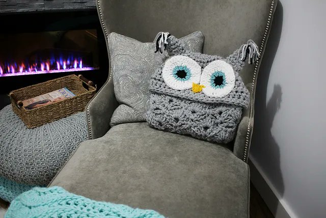 knithacker's tweet photo. This Hooded Owl Blanket is Super Cute - Crochet Pattern Available! 👉 https://t.co/nvfia1ZNJ0 #crochet #handmade #giftideas https://t.co/5i3YIKuOcF