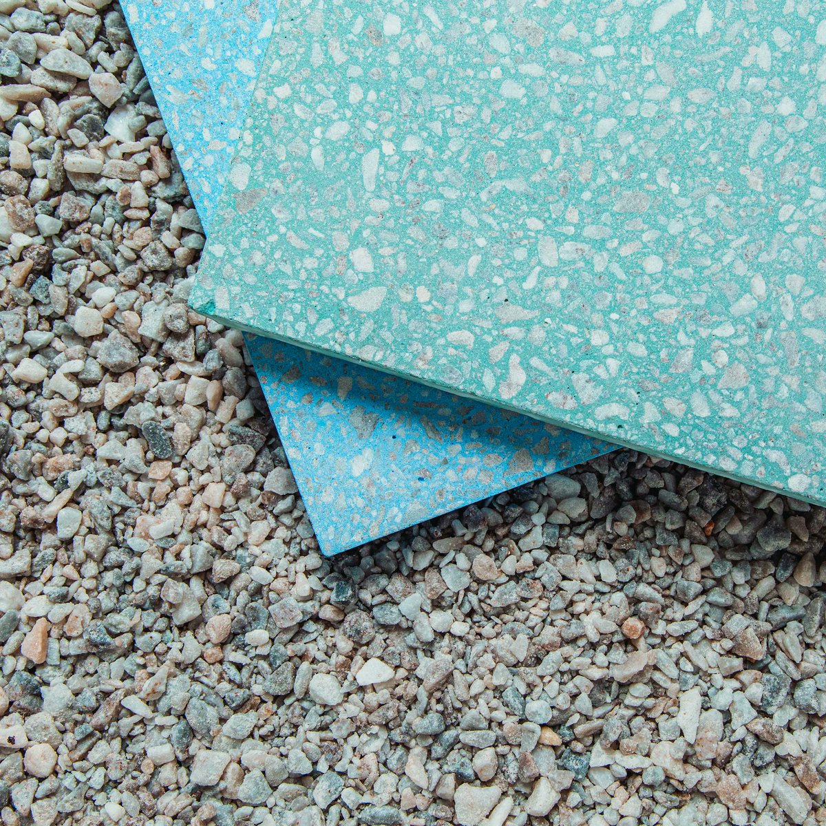 [ C U S T OM colors ] With a series of options from aggregates to pigments, how creative can you get? These two large aggregate colors LA-4061 and LA-4058 are just two of the endless options.
#poolparty #pool #poolside #landscaping #handmade