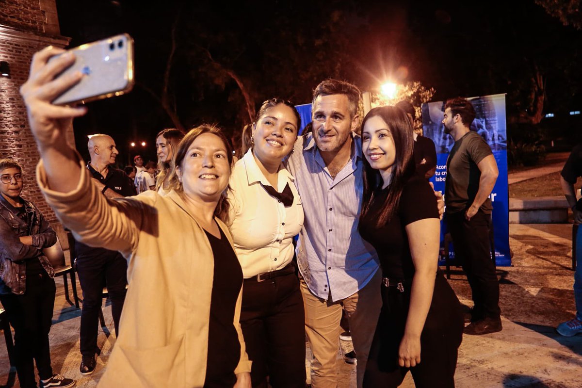 FedericoAchaval's tweet photo. Creemos en los jóvenes, porque tienen la fuerza, el empuje y el potencial para transformar la realidad. Por eso desde el Estado vamos a seguir generando herramientas que los acompañen.

Hoy participamos de un encuentro con pilarenses que participan del programa #FomentarEmpleo. https://t.co/8zxkzrHn9i