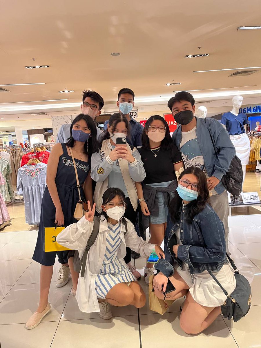 yearbook23's tweet photo. Vyan 🎶
O · R · K · C · E ·F

"Ang tao lang, may orasan
Bakit ba kailangang magbilang?"

Message to 2023: I used to count the days till graduation, but I recently realized how much I'll actually miss this batch. Mahal ko kayo lahat <3 https://t.co/8xfH68iwl0