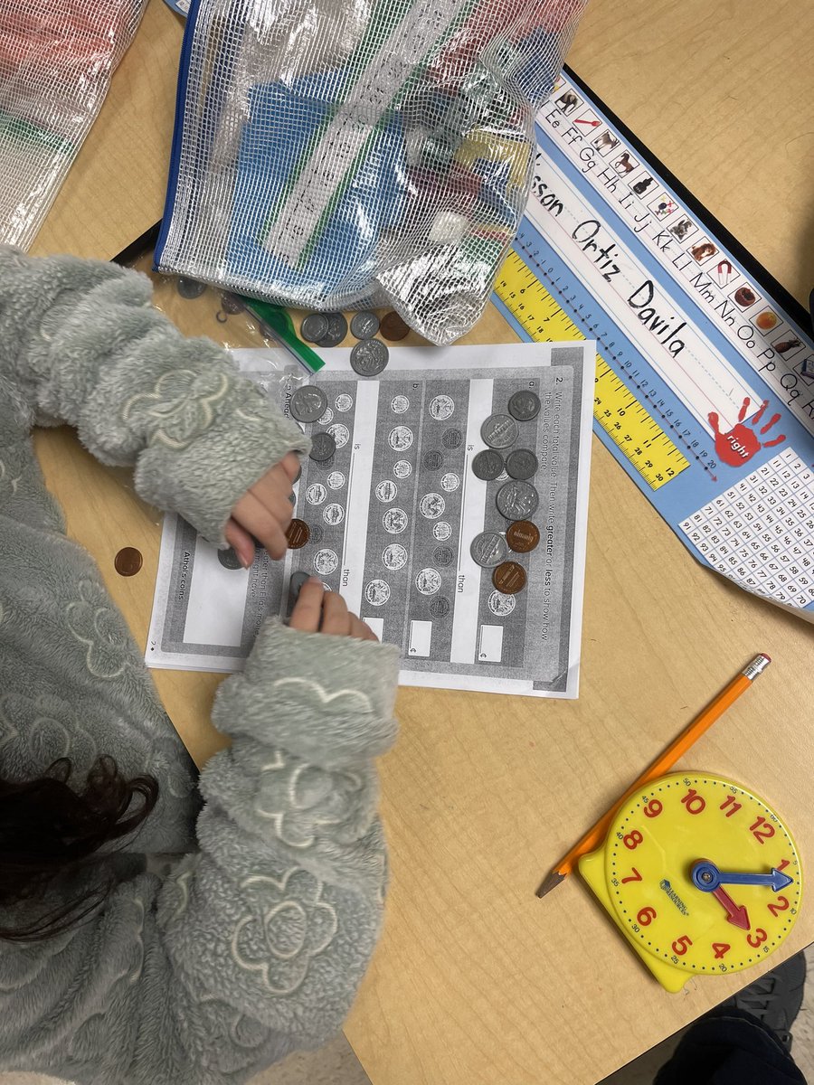 cynthiaslindsay's tweet photo. 👏🏻 2nd grade STARS are able to use their #MathToolKits with ease! 🌟 I love seeing visual aids, coins & clocks while completing their review of money & time! @origomath independent practice was successfully accomplished! ⏰ @NeabscoPrincip1 @blevecchi @PWCSNews @AsmahanJackson https://t.co/l1S80Y3kw8