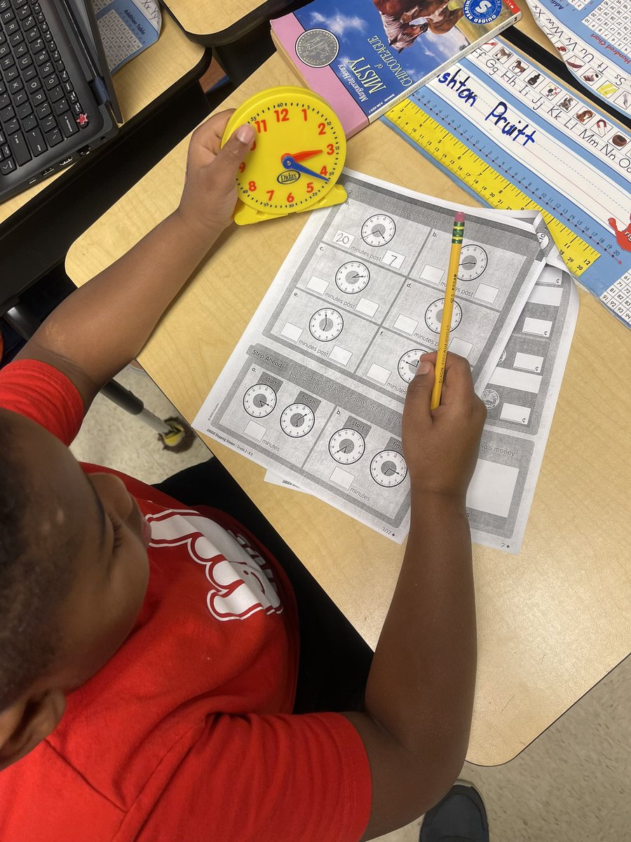 cynthiaslindsay's tweet photo. 👏🏻 2nd grade STARS are able to use their #MathToolKits with ease! 🌟 I love seeing visual aids, coins & clocks while completing their review of money & time! @origomath independent practice was successfully accomplished! ⏰ @NeabscoPrincip1 @blevecchi @PWCSNews @AsmahanJackson https://t.co/l1S80Y3kw8
