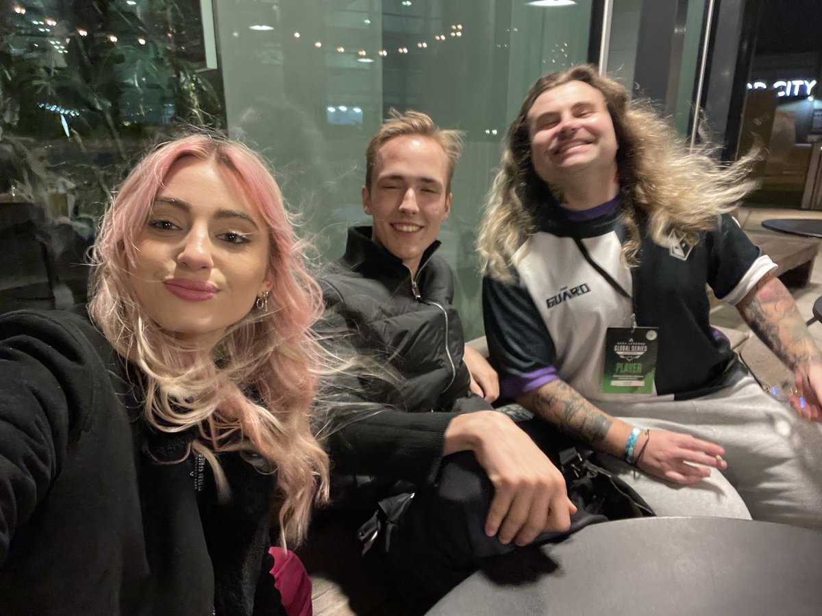 VirtualGemma_'s tweet photo. Day one @PlayApex ALGS Lan done 🫶 https://t.co/Mbkx2FA8uI