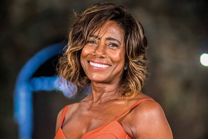 Linda homenagem da Globo a uma das suas melhores e maiores repórteres. Glória Maria nos brindou com a sua companhia por décadas, entrando nas nossas casas como uma pessoa da família, sempre nos trazendo muita informação e entretenimento. Descanse em paz Glória, obrigado