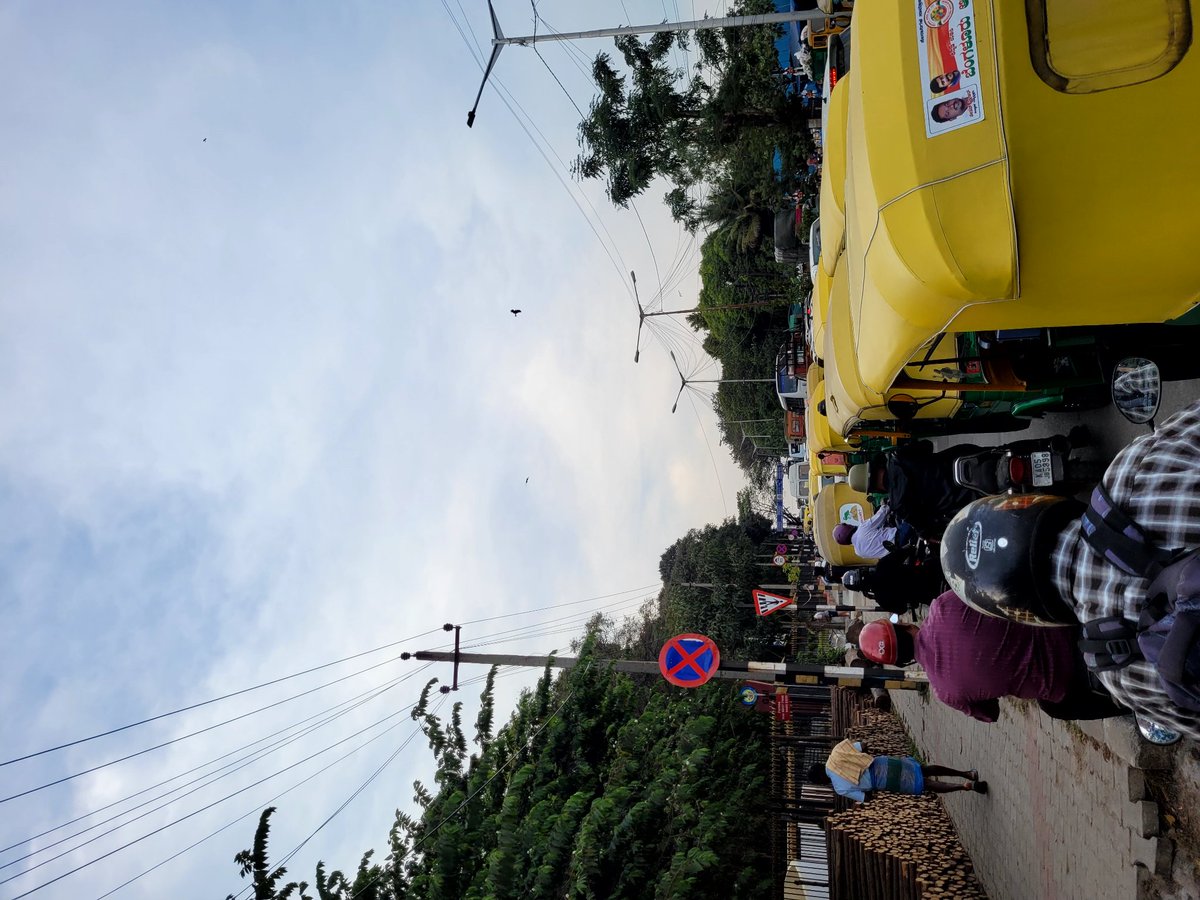 sandeepdevathi1's tweet photo. @SplCPTraffic @btppubliceye @acpsouthtrf 

Respected Sir,

Everyday traffic is increasing only after Signal is on in Kadirenahalli Cross. Before there is no problem now every day traffic is increasing. https://t.co/Jt1izUBcU7