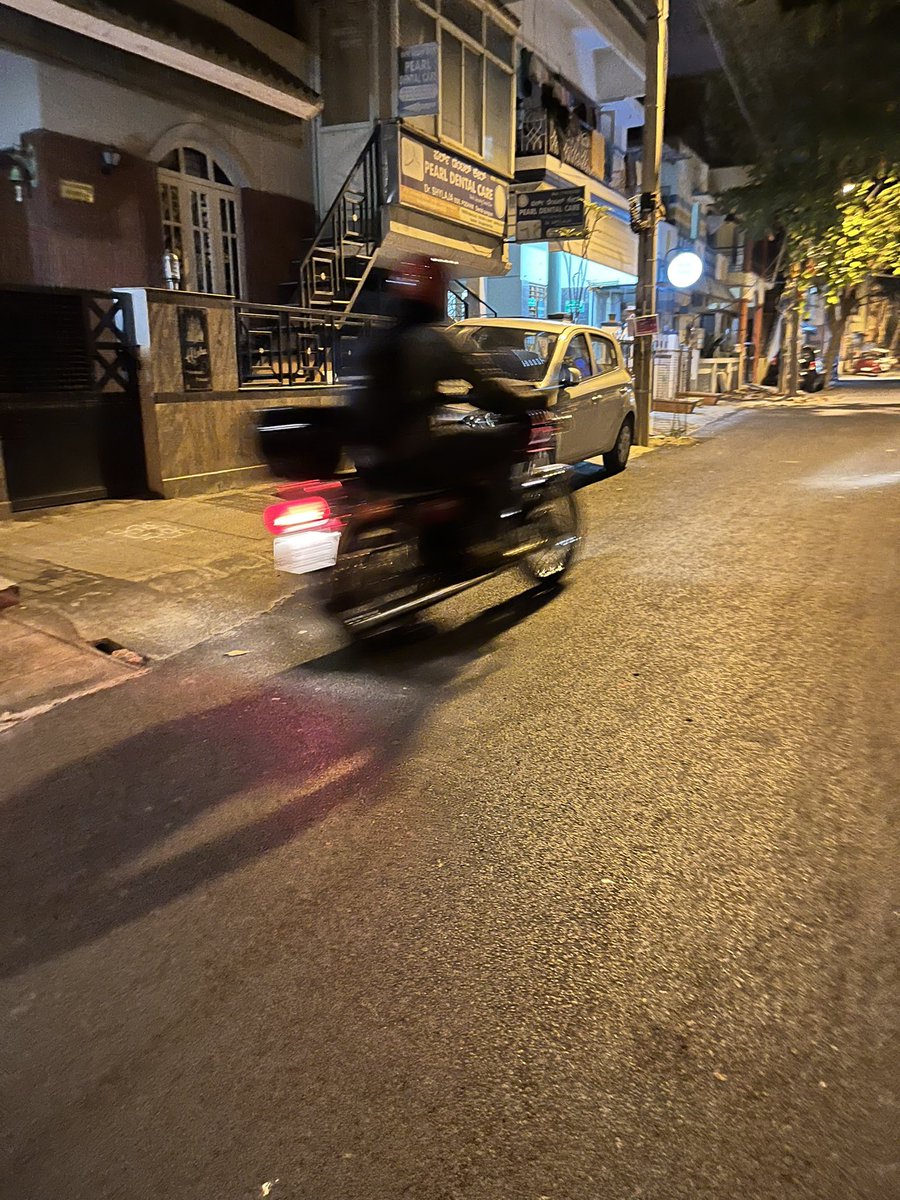roshankamat's tweet photo. A friend came to pick something up and it was quite hard to get a click of him with the bike, he just dropped a gear and disappeared #RD350 #GTHouse #Yamaha #Rajdoot https://t.co/RkslVg2Hpv