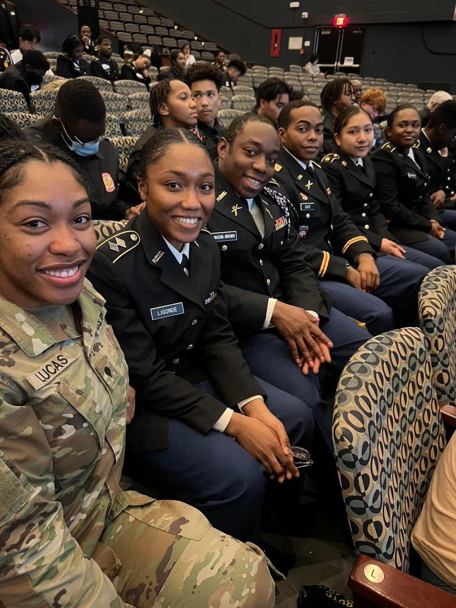 DCNationalGuard's tweet photo. Today, SPC Lashanta Lucas attended the Senior Leadership Development Conference at Howard University. Didnβt get a chance to connect? No problem! SPC Lucas is #AlwaysReadyAlwaysThere to assist you-
SPC Lucas
202-821-7174
.
.
.
#DCArmyNationalGuard #GuardPride #BisonPride #ROTC https://t.co/onRoFxObbY