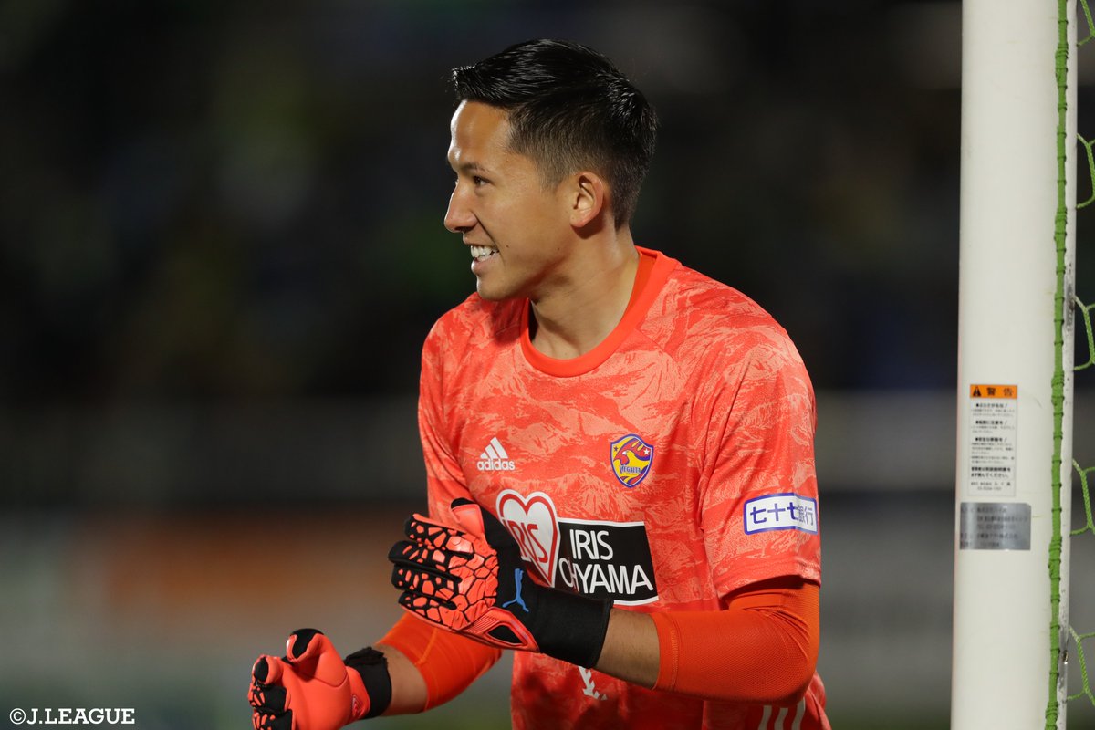 J_League's tweet photo. 🎂HAPPY BIRTHDAY🎂

本日2月3日は
シント=トロイデンV V
シュミット ダニエル選手の31歳の誕生日です🎉

シュミット 選手、
おめでとうございます㊗️

@STVV_JP
@Daniel_MYE https://t.co/Lplxg1mWer