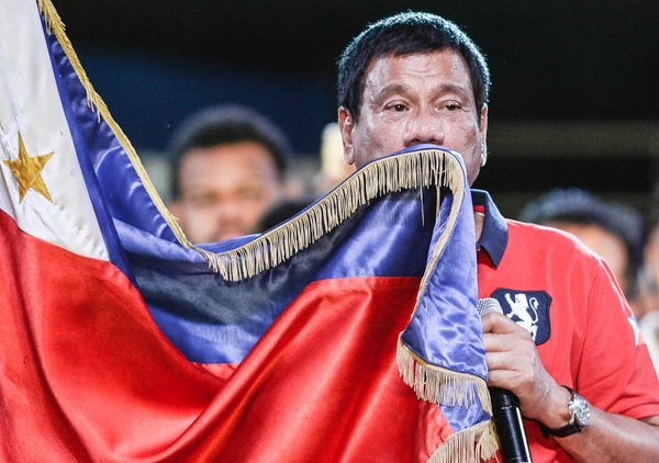 oslecjunior's tweet photo. Be wary of those who clad themselves in the flag to publicly show their patriotism. More likely than not, they are the ones who end up doing the most damage to the countries they proclaim to "love." https://t.co/dAn80iBsmg