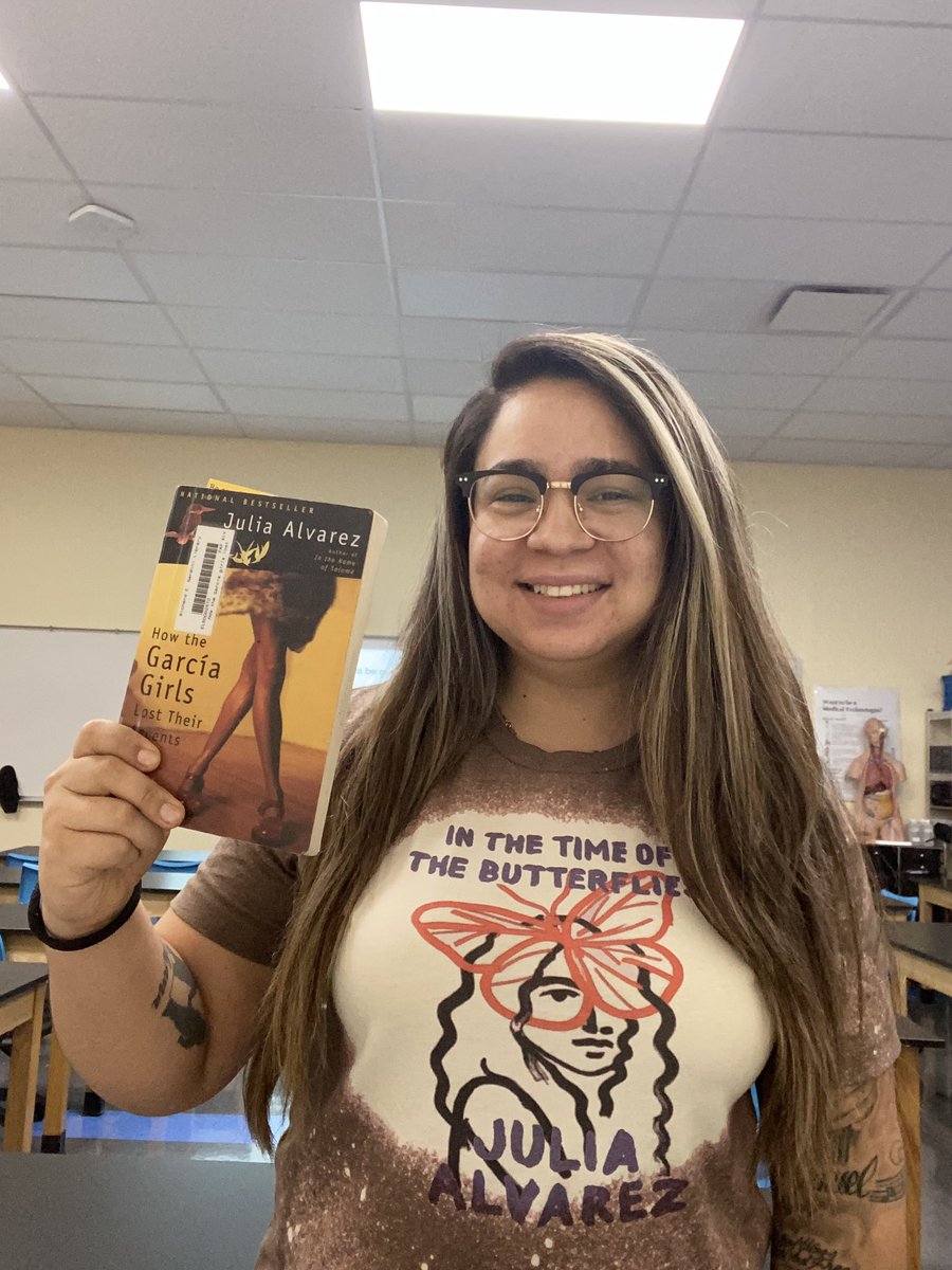 MsKHernandez's tweet photo. Had a wonderful time rocking a @writerjalvarez graphic tee and #reading with my team at the 2nd annual #readingchair competition 🤓 #leydenpride @E_LeydenLibrary https://t.co/fMiNLcoWKq