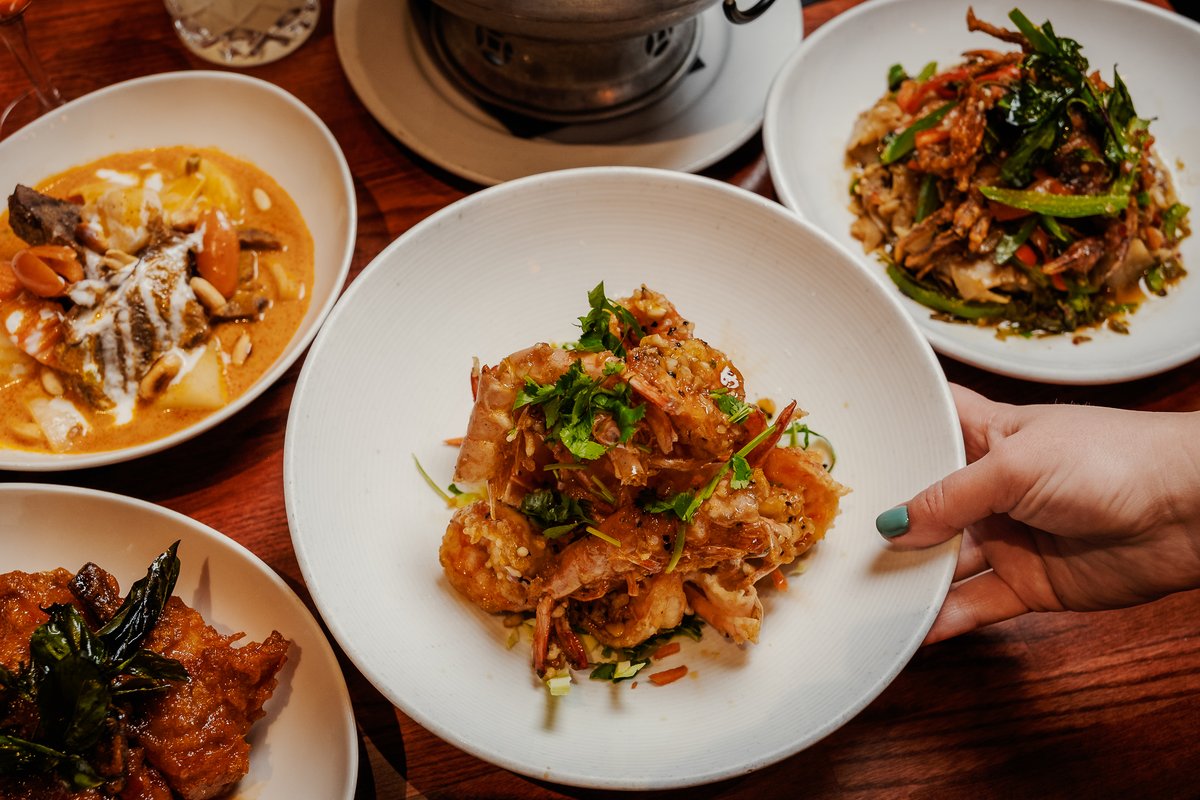 This is the perfect trio of dishes if you ask us! 

🍜 Short Rib Yellow Curry
🇹🇭 Garlic Prawns
🥢 Soft Shell Crab Drunken Noodle